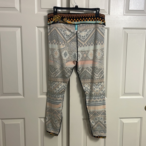 P10-NWOT LuLaRoe TC2 Tall & Curvy Multicolor Aztec Mummy Prints Stretch Leggings - Picture 10 of 11